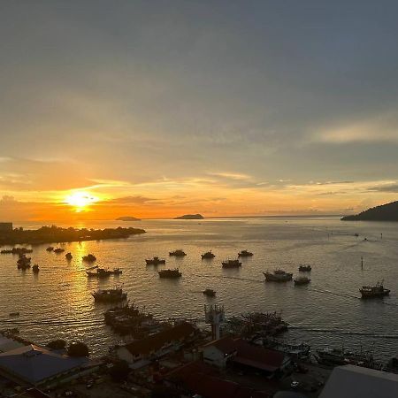 Sunset Seaview Studio Apartment At Kota Kinabalu City Centre Bagian luar foto